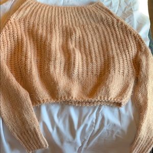 Cute crop sweater, goes great with skirts!